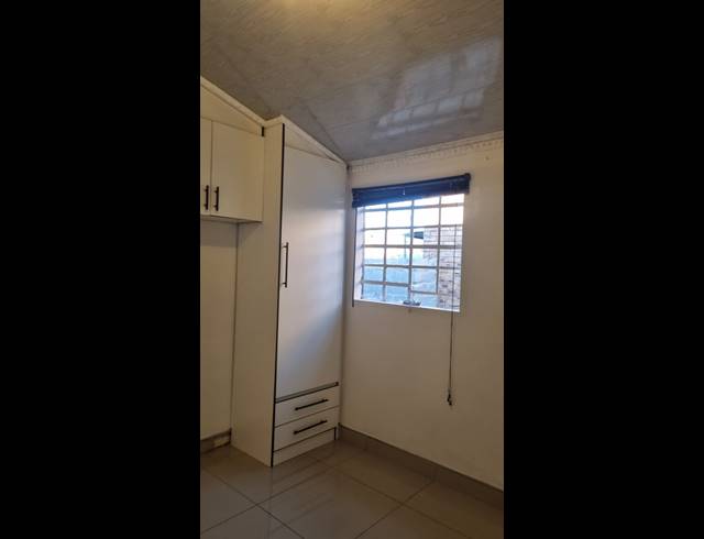 3 BEDROOM FREEHOLD FOR SALE IN FERNWOOD